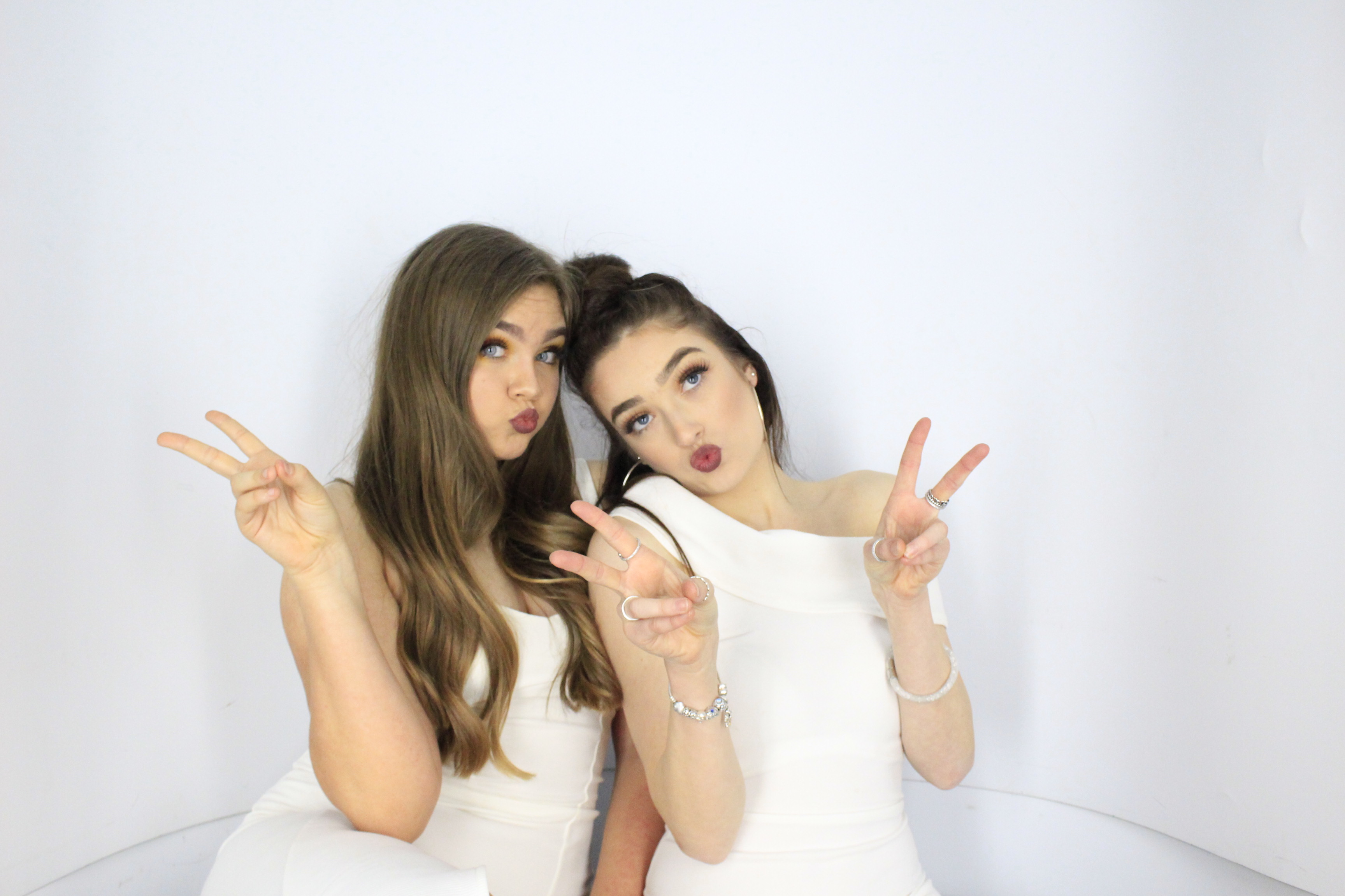 Issy & Alice's 18th Birthday Party | View more photos from the event at gallery.myphotoboothexperience.co.uk/u/MyPhotoBoothExperienceLtd/Issy-Alices-18th-Birthday-Party